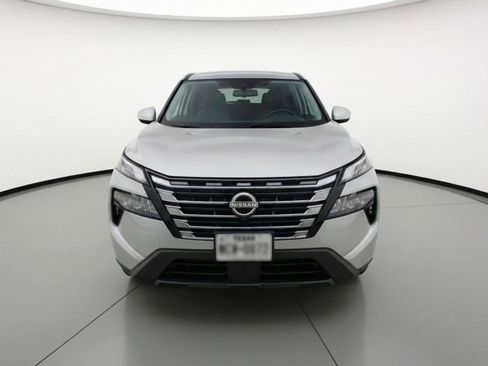 Used 2025 Nissan Rogue SV image 2