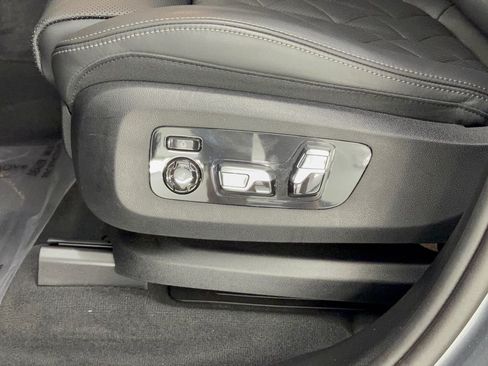 Certified 2025 BMW X5 sDrive40i w/ Climate Comfort Package RWD image 16