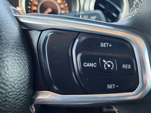 Used 2023 Jeep Gladiator Overland AWD/4WD image 23