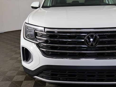 Used 2025 Volkswagen Atlas SE FWD image 14