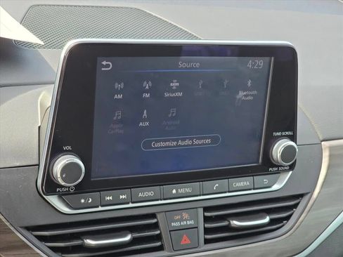 Used 2025 Nissan Altima 2.5 SV FWD image 19