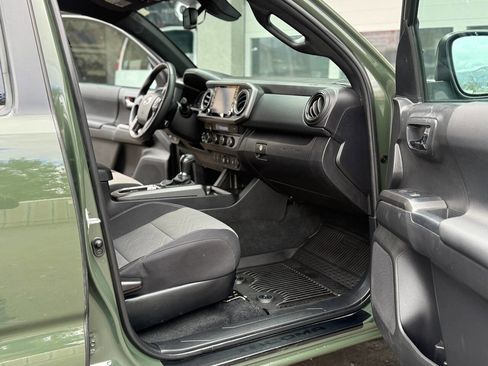 Used 2022 Toyota Tacoma TRD Off-Road image 41