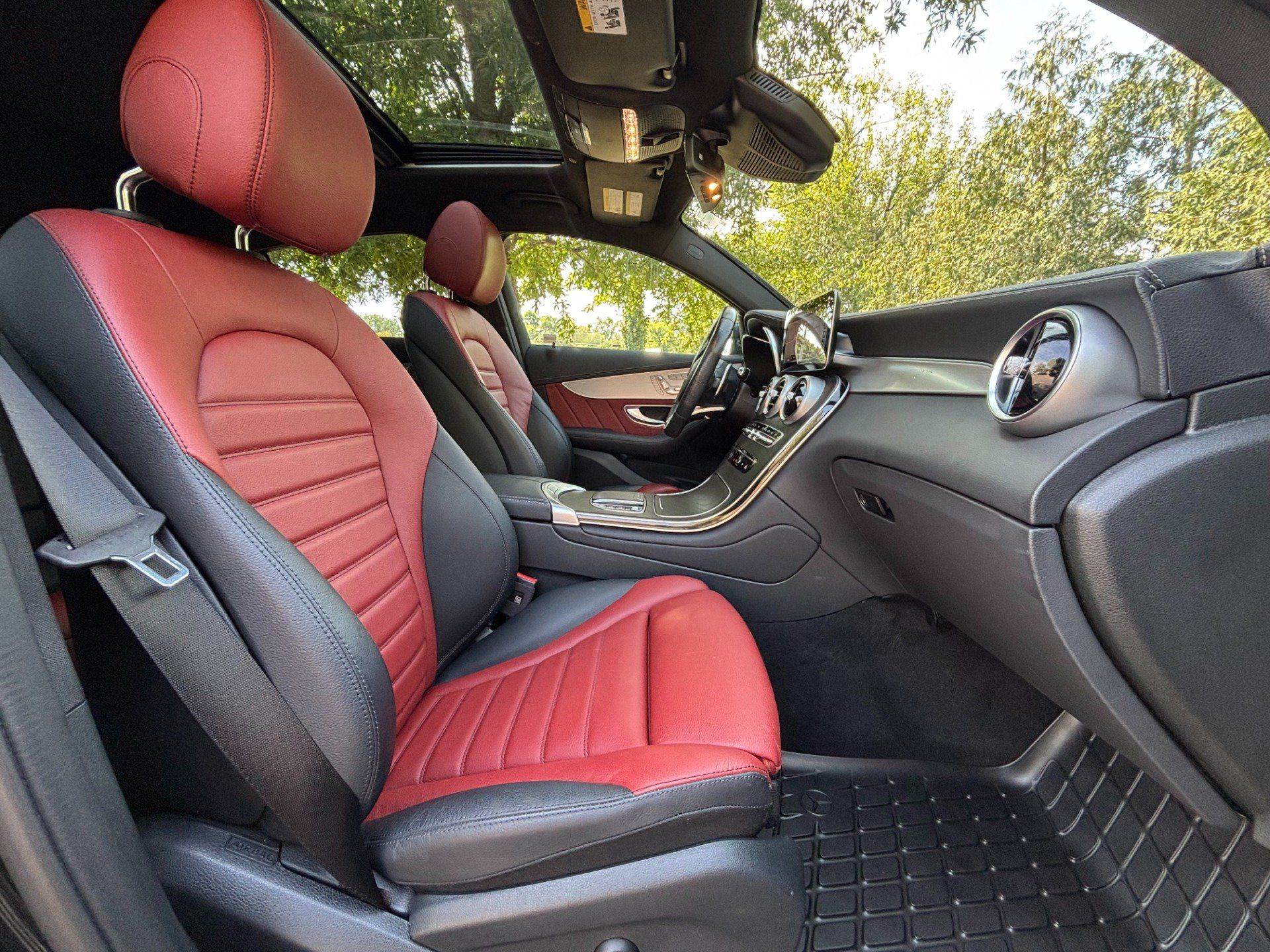 Used 2023 Mercedes-Benz GLC 43 AMG 4MATIC Coupe image 40