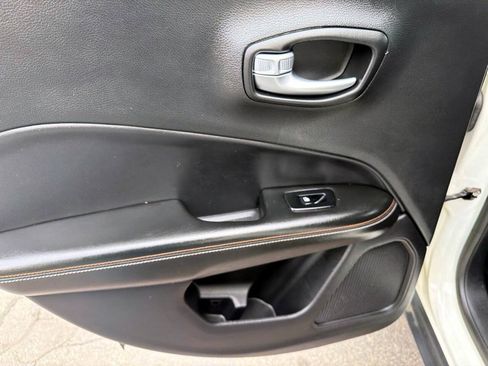 Used 2018 Jeep Compass Latitude w/ Popular Equipment Group AWD/4WD image 8