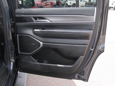 Certified 2025 Jeep Wagoneer 4WD w/ Premium Group I image 9