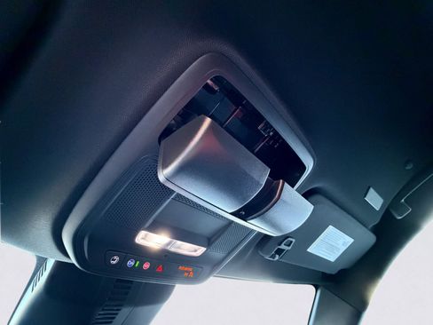 Used 2025 GMC Acadia Elevation image 34