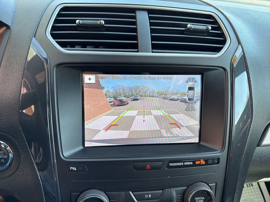 Used 2019 Ford Explorer XLT w/ Equipment Group 202A AWD/4WD image 29