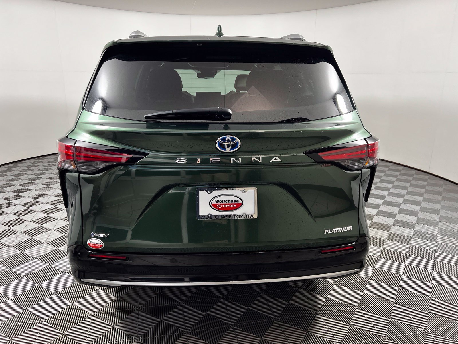 Certified 2025 Toyota Sienna Platinum FWD image 6