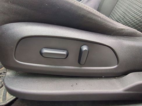 Used 2018 GMC Acadia SLE image 18