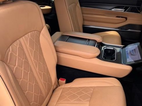 Certified 2024 Jeep Grand Wagoneer Series III w/ Rear Seat Video Group 1 AWD/4WD image 15