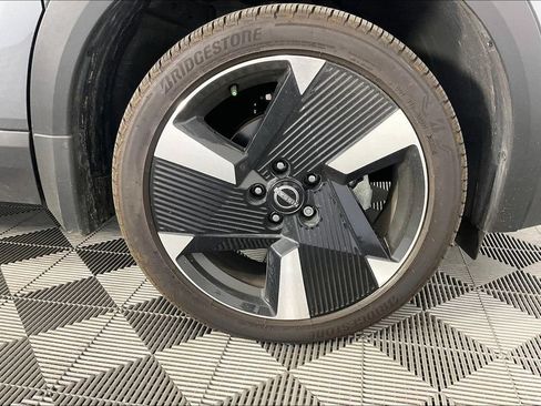 Certified 2025 Nissan Kicks SR FWD image 10