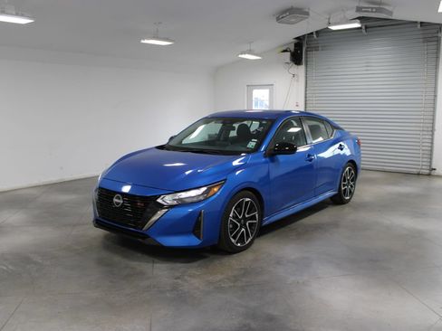 Used 2025 Nissan Sentra SR FWD image 4