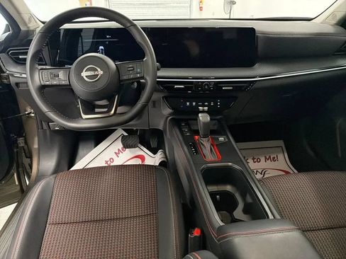 Used 2025 Nissan Kicks SR FWD image 14