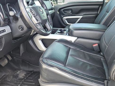 Used 2018 Nissan Titan PRO-4X w/ Pro-4x Convenience Package image 16