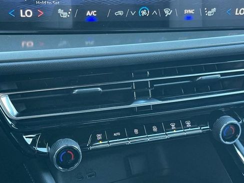 New 2026 Chevrolet Traverse LT image 28