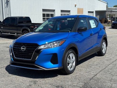 New 2025 Nissan Kicks Play S image 7