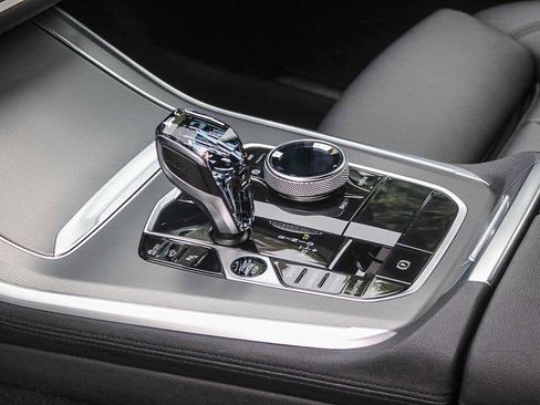 Used 2022 BMW X5 sDrive40i w/ Premium Package RWD image 18