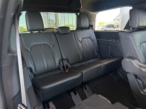 Used 2024 Ford Expedition Platinum AWD/4WD image 16
