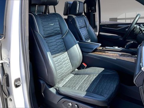 Used 2023 Cadillac Escalade ESV Sport Platinum w/ LPO, ONYX Package AWD/4WD image 7