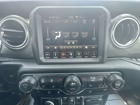 Used 2019 Jeep Wrangler Unlimited Sahara AWD/4WD image 21