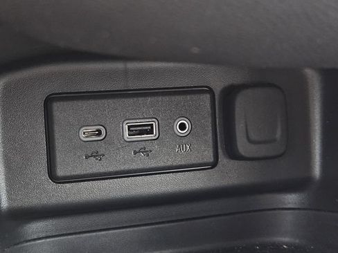 Used 2021 Chevrolet Equinox LT FWD image 22