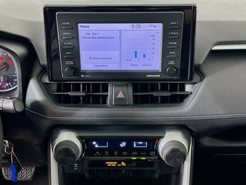 Used 2020 Toyota RAV4 LE image 22