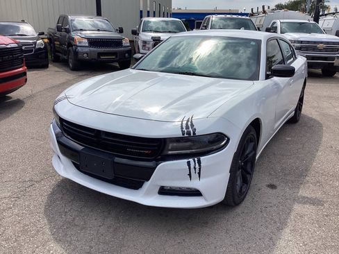 Used 2016 Dodge Charger SXT w/ Blacktop Package RWD image 3