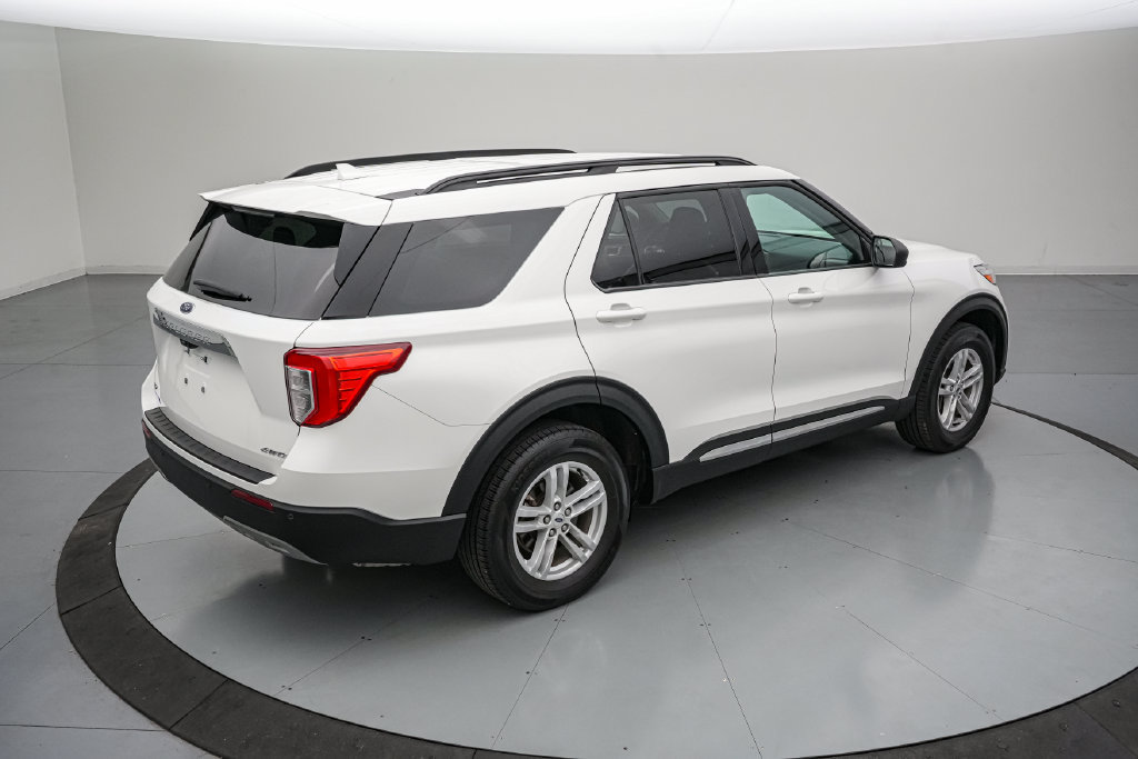 Certified 2024 Ford Explorer XLT w/ Equipment Group 202A AWD/4WD image 4