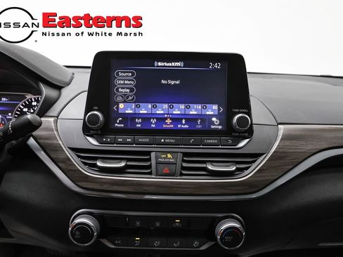Used 2025 Nissan Altima 2.5 SV FWD image 12
