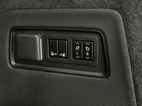 Used 2022 Cadillac Escalade Sport Platinum w/ Heavy-Duty Trailer Package AWD/4WD image 14