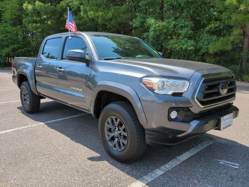 Used 2021 Toyota Tacoma SR5 RWD image 2