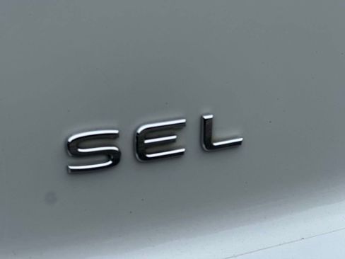 Used 2022 Volkswagen Atlas Cross Sport SEL R-Line image 28