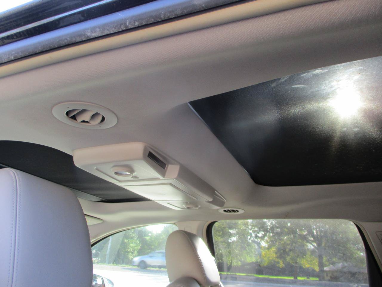 Used 2009 Chevrolet Traverse LTZ FWD image 16