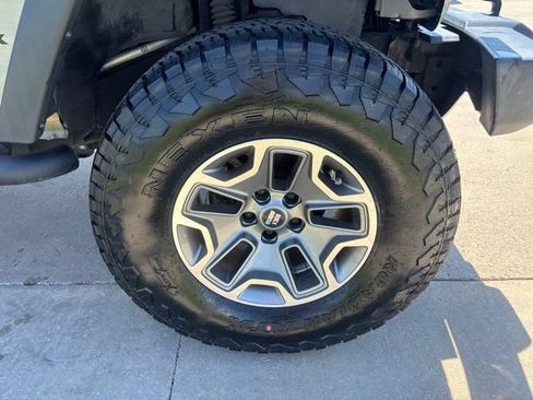 Used 2018 Jeep Wrangler Sport w/ Connectivity Group AWD/4WD image 15