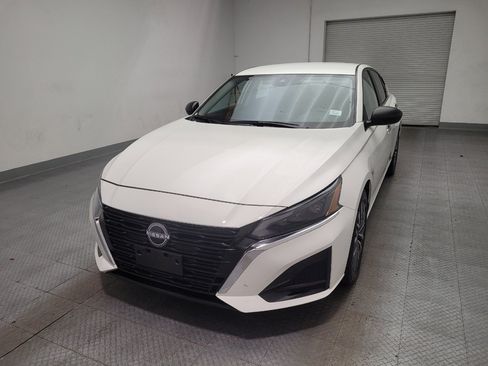 Used 2025 Nissan Altima 2.5 SV FWD image 15