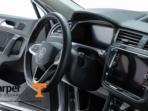 Used 2022 Volkswagen Tiguan SE image 35