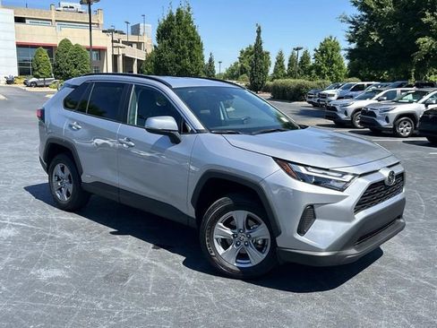 Used 2025 Toyota RAV4 XLE AWD/4WD image 2