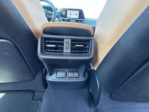 Used 2025 Lexus ES 350 w/ Premium Package image 18