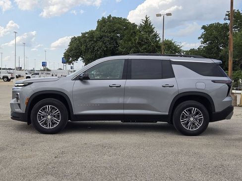 Used 2025 Chevrolet Traverse LT FWD image 4