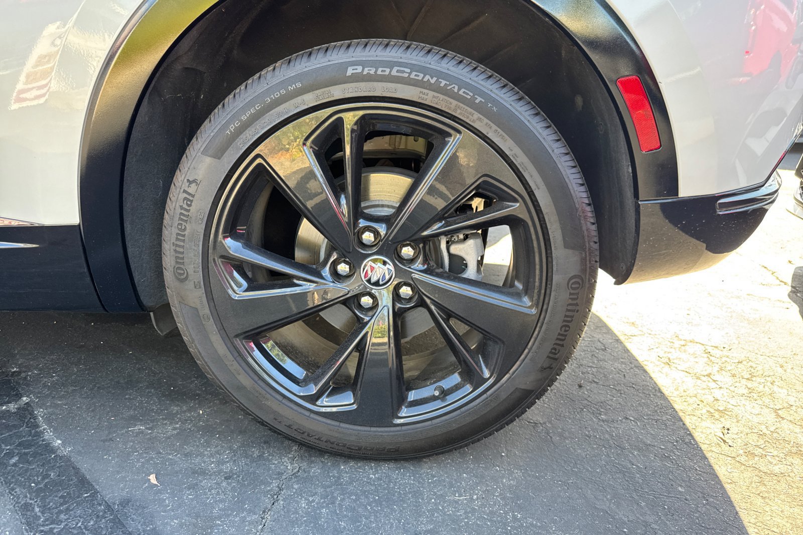 Used 2023 Buick Envision Essence w/ Sport Touring Package FWD image 4