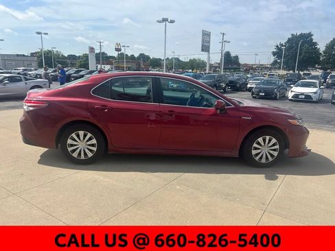 Used 2020 Toyota Camry LE FWD image 3