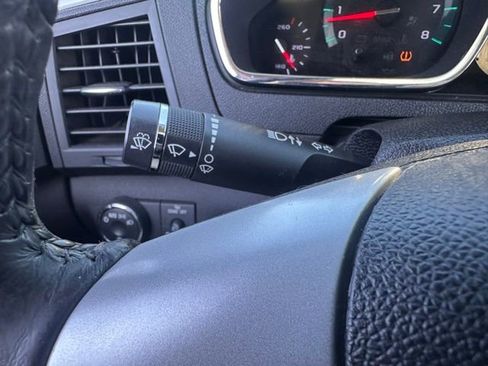 Used 2009 Chevrolet Traverse LT image 14