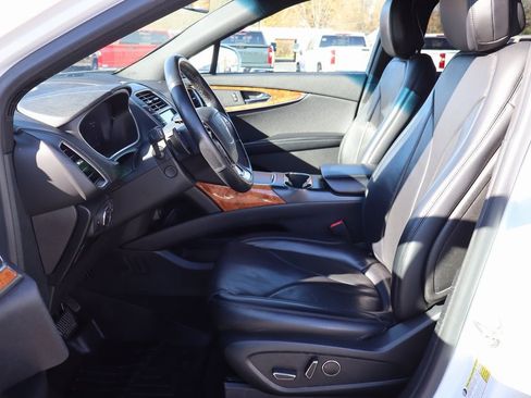 Used 2020 Lincoln Nautilus Reserve image 3