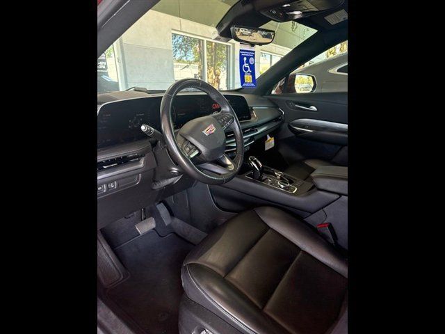 Used 2024 Cadillac XT4 Premium Luxury w/ Technology Package FWD image 9