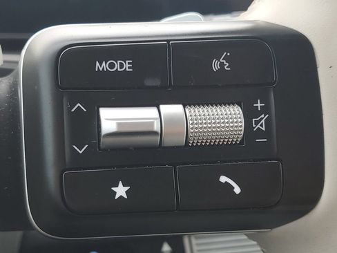 Used 2025 Hyundai Santa Fe SE FWD image 28