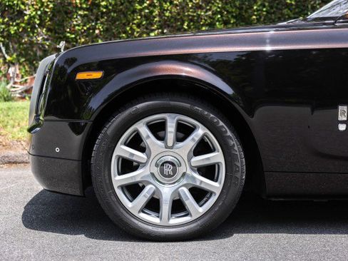 Used 2015 Rolls-Royce Phantom Drophead Coupe image 9