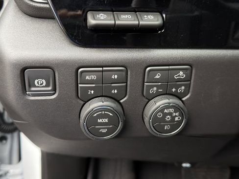 New 2026 Chevrolet Silverado 1500 ZR2 image 17