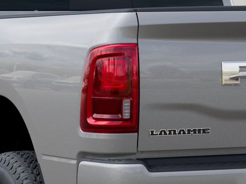 New 2026 RAM 2500 Laramie AWD/4WD image 9