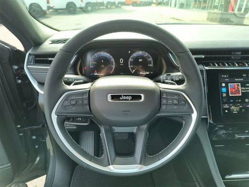 New 2025 Jeep Grand Cherokee L Laredo image 14