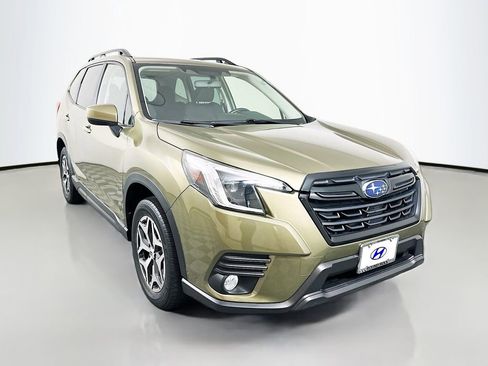 Used 2022 Subaru Forester Premium AWD/4WD image 3